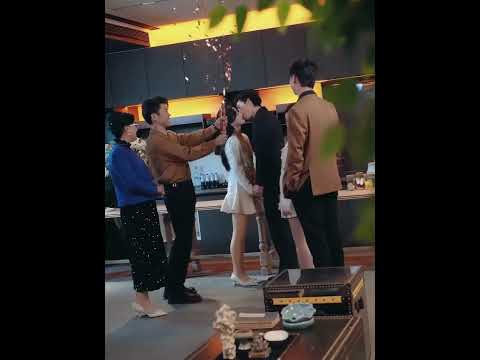 Cô Vợ Đầu Bếp Tưởng Chồng Nghèo Khổ, Đêm Tân Hôn Ngã Ngửa Vì Anh Chính Là Người Thừa Kế Tập Đoàn