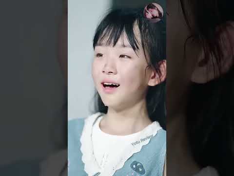 Cô bé 8 tuổi với tài năng xuất chúng khiến cả thiên hạ kinh ngạc