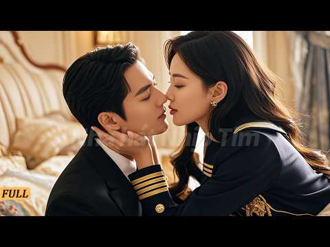 Mọi người đều sợ và tránh xa vị huấn luyện viên quỷ dữ, nhưng cô gái đến muộn lại dám hôn anh ấy!