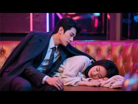 Tỷ Phú "Băng Giá" Chưa Từng Động Lồng Ai, Lại Mê Mần Cô Gái Ngủ Quên Ở  Sảnh.